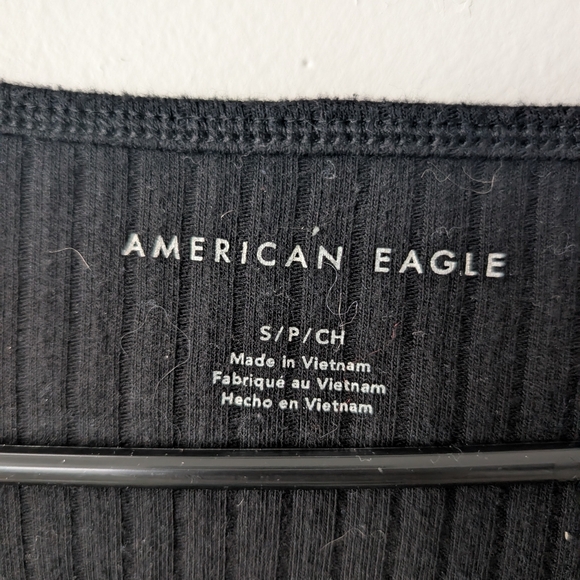 American Eagle‎ Black Cropped Tee With Buttons - Picture 2 of 4